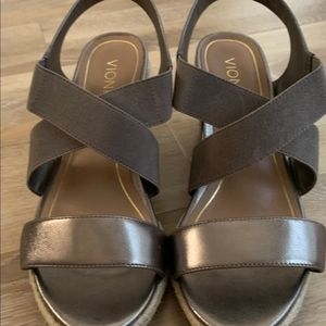 VIONIC SZ 9 (W) METALLIC BEIGE SANDLES
